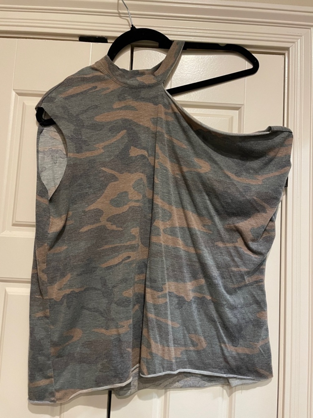 VENUS Gray and Taupe Camouflage Cold-Shoulder Top